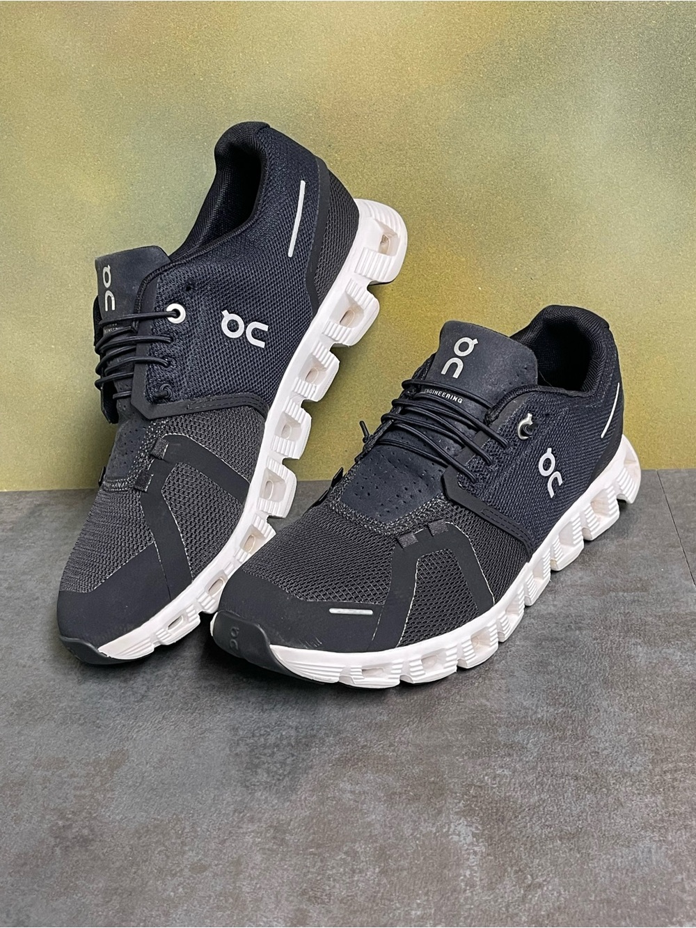On Cloud 5 Women's Black/White Running Shoes Size 9 - Picture 11 of 16